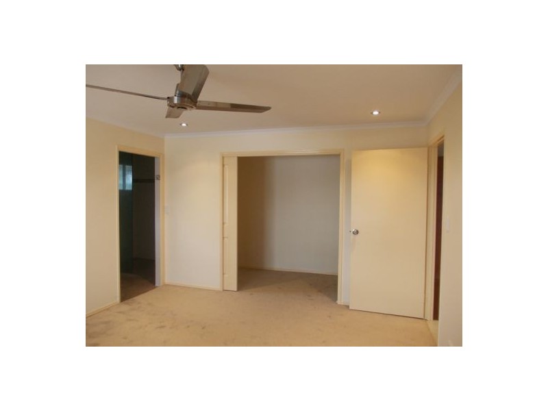 26 Bushlark Avenue, Eli Waters QLD 4655