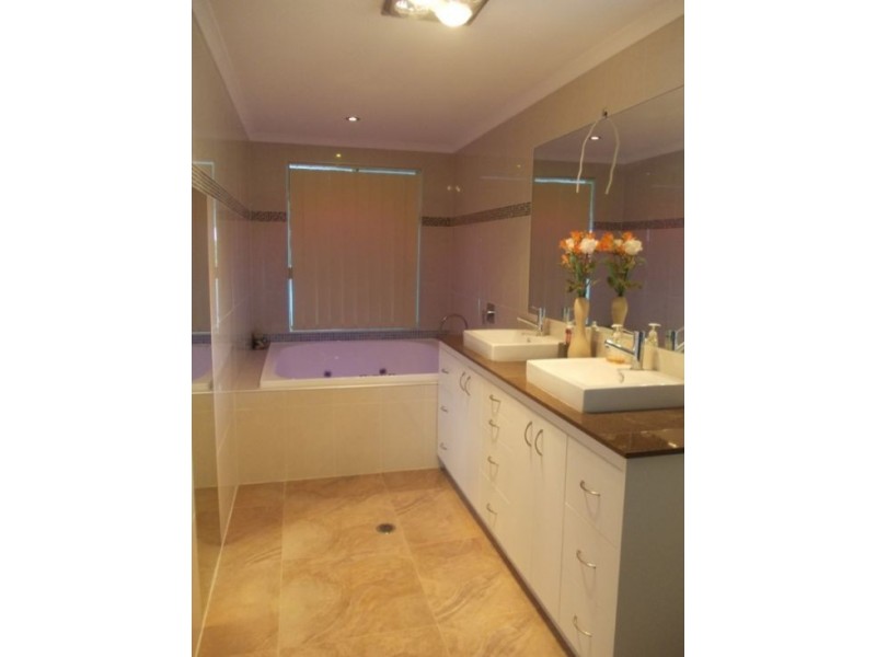 26 Bushlark Avenue, Eli Waters QLD 4655