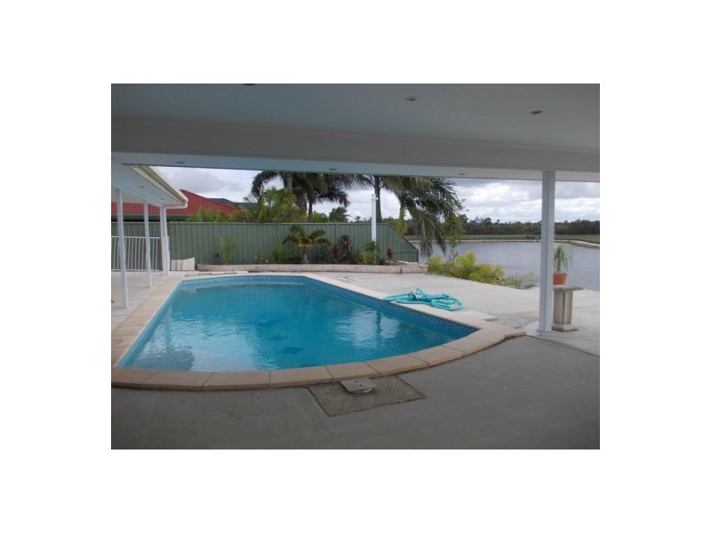 26 Bushlark Avenue, Eli Waters QLD 4655