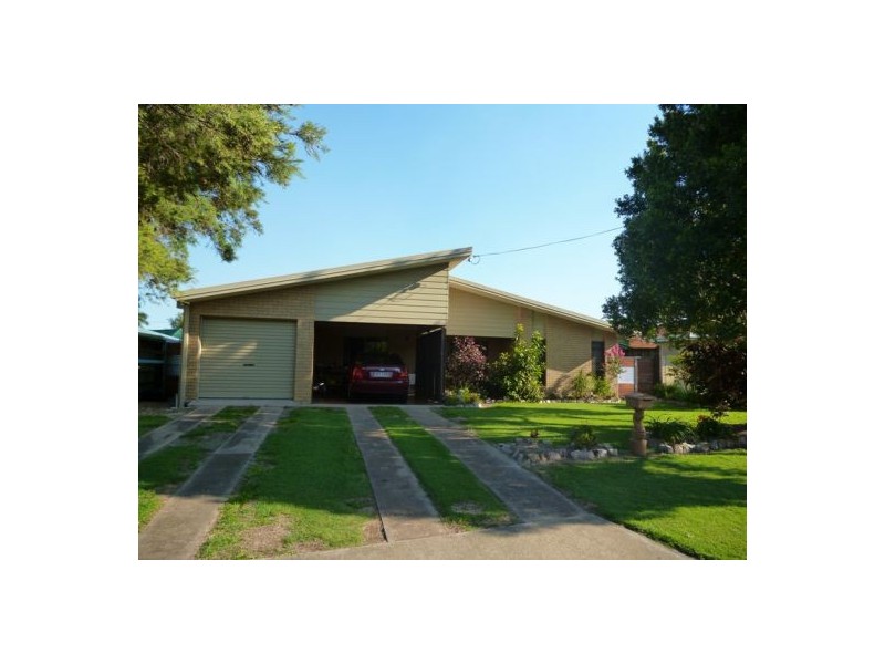 99  Cunningham Street, Urangan QLD 4655