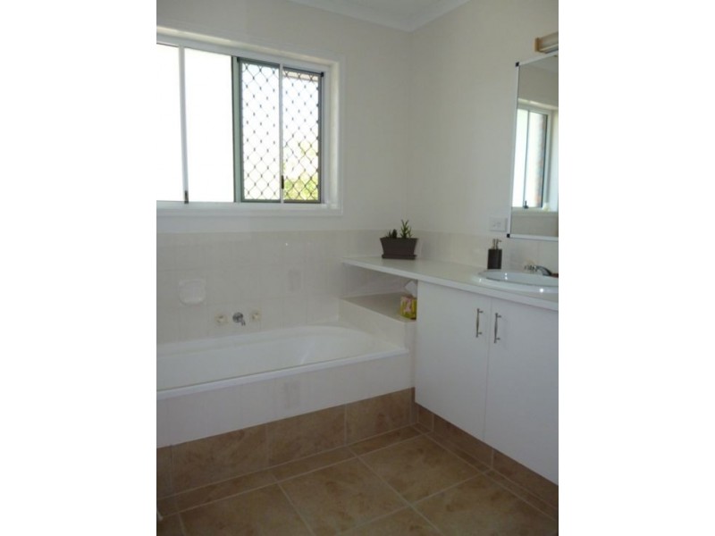 11 Patrick Street, Point Vernon QLD 4655