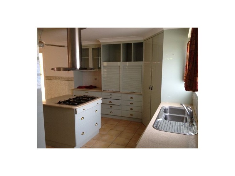 8 Spence Street, Point Vernon QLD 4655