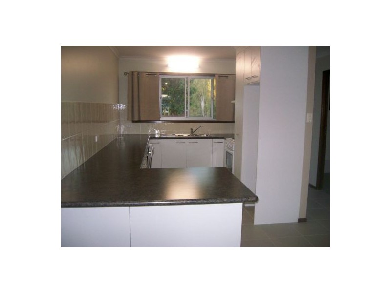 2/8 Prince Street, Urangan QLD 4655