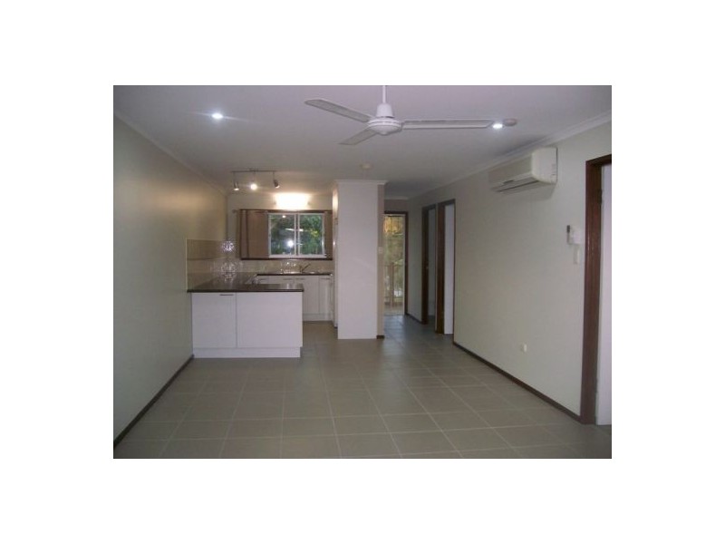 2/8 Prince Street, Urangan QLD 4655