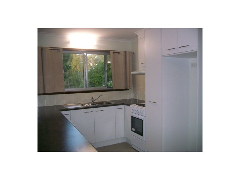 2/8 Prince Street, Urangan QLD 4655