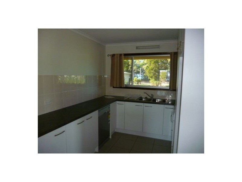 2/8 Prince Street, Urangan QLD 4655