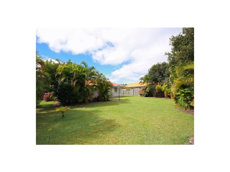 18 Wide Bay Drive, Eli Waters QLD 4655