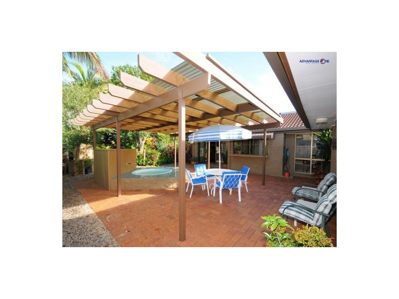 15 Granada Court, Point Vernon QLD 4655