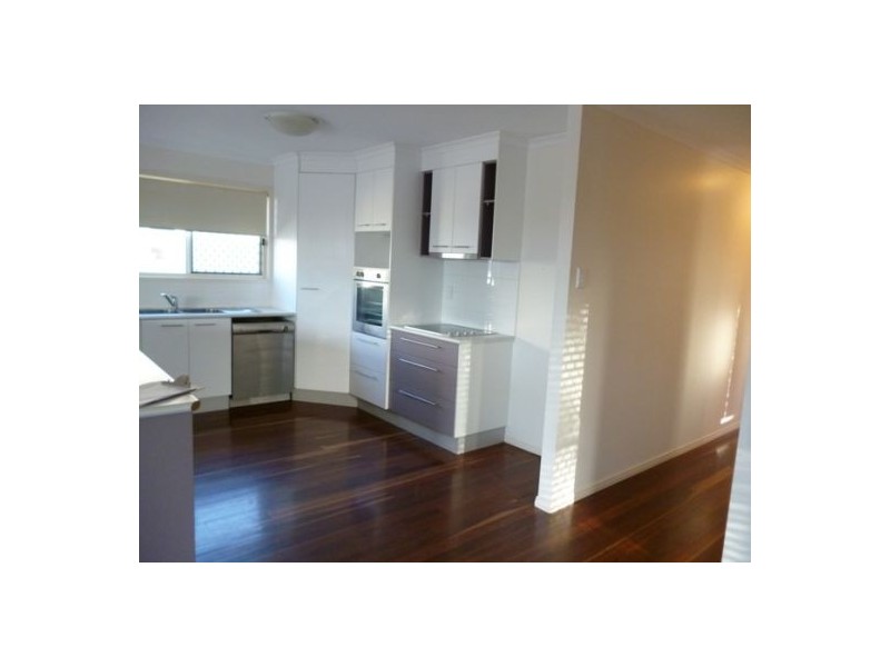 2/293 Torquay Terrace, Torquay QLD 4655