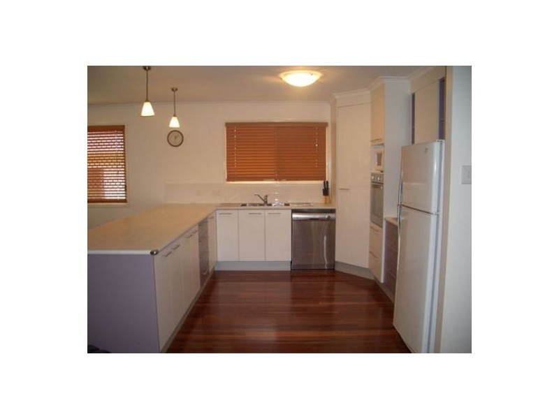 2/293 Torquay Terrace, Torquay QLD 4655