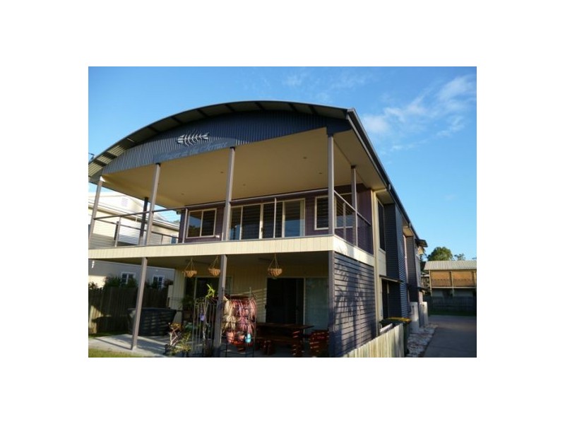 2/293 Torquay Terrace, Torquay QLD 4655