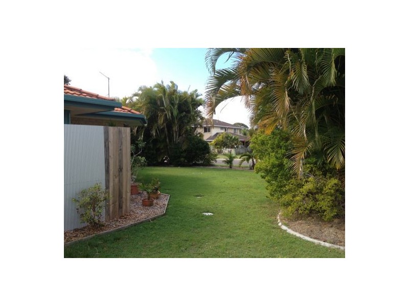 1 Aimee Drive, Urangan QLD 4655