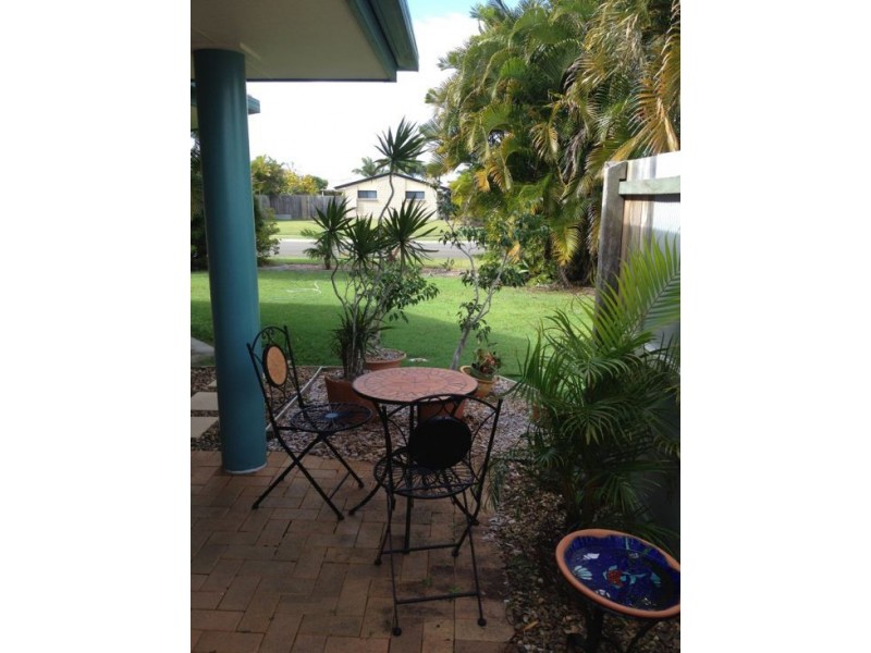 1 Aimee Drive, Urangan QLD 4655