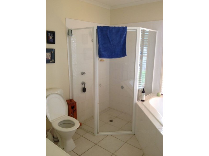 1 Aimee Drive, Urangan QLD 4655