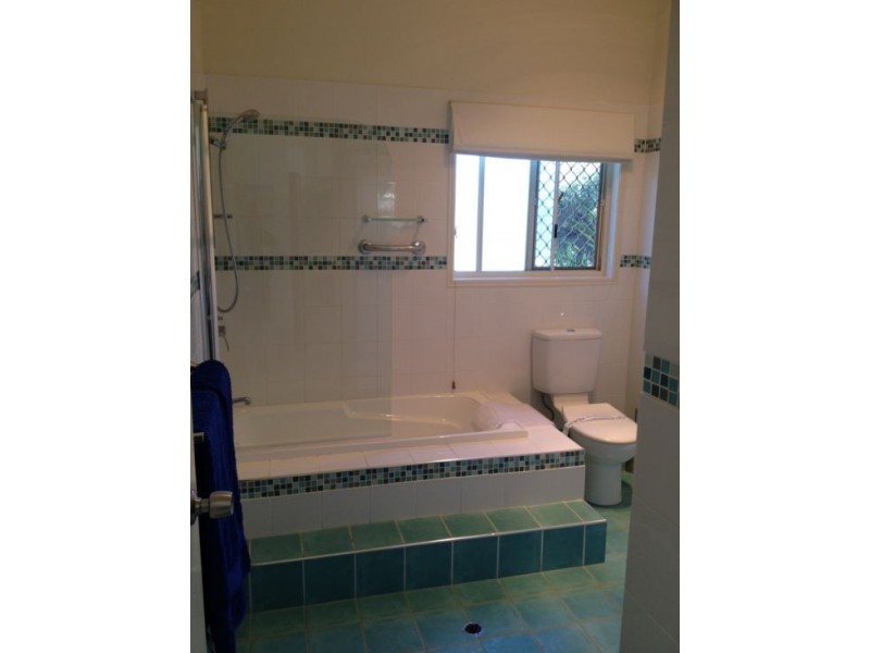 3/119 Freshwater Street, Torquay QLD 4655