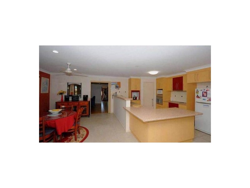 14 Earl St Vincent, Eli Waters QLD 4655