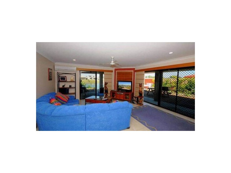 14 Earl St Vincent, Eli Waters QLD 4655