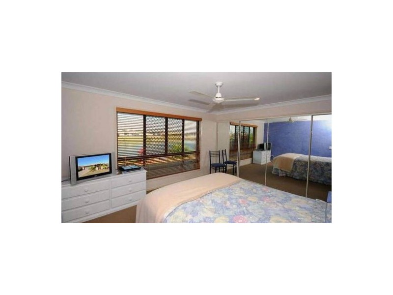 14 Earl St Vincent, Eli Waters QLD 4655