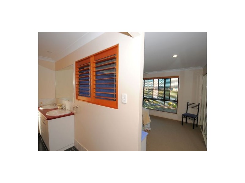 14 Earl St Vincent, Eli Waters QLD 4655