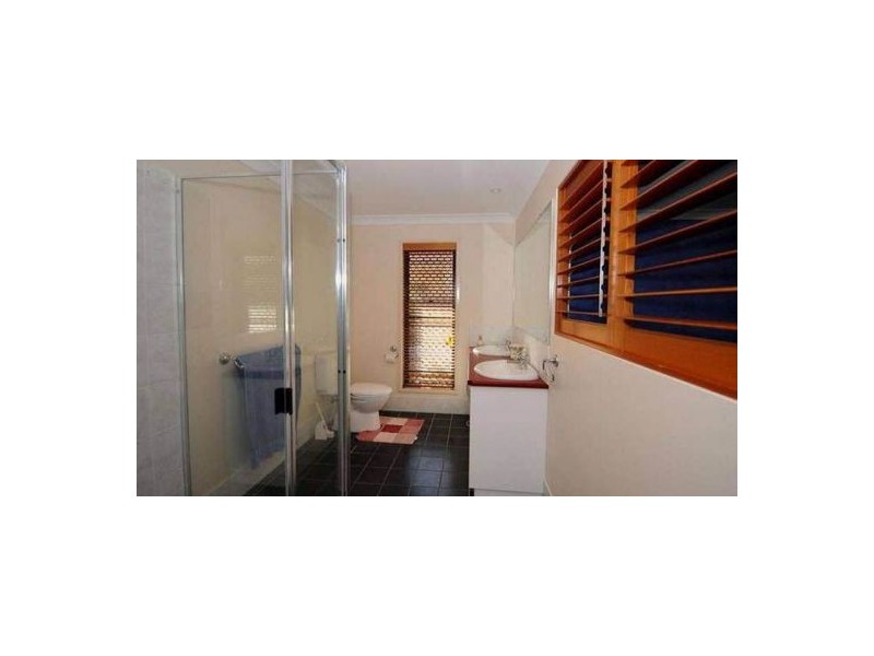 14 Earl St Vincent, Eli Waters QLD 4655