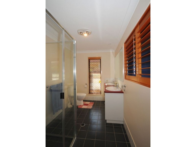 14 Earl St Vincent., Eli Waters QLD 4655