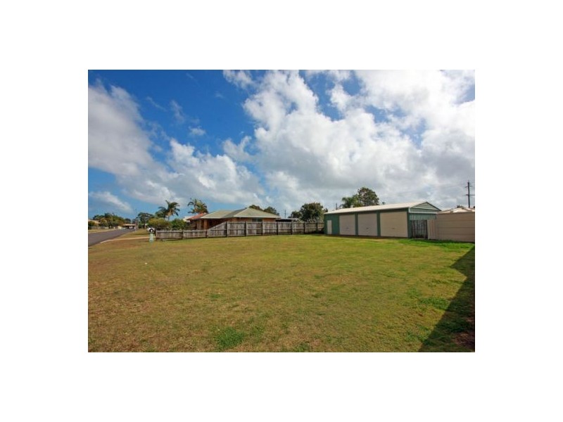 16 Merlin Drive, Urangan QLD 4655