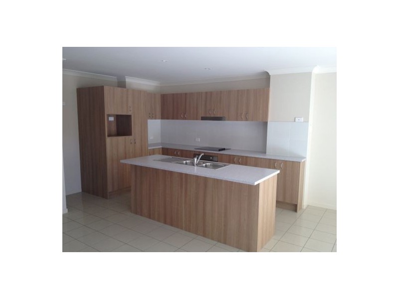 7/1 Ibis Blvd, Eli Waters QLD 4655