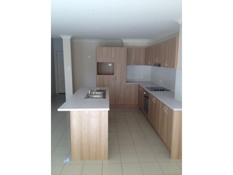 7/1 Ibis Blvd, Eli Waters QLD 4655