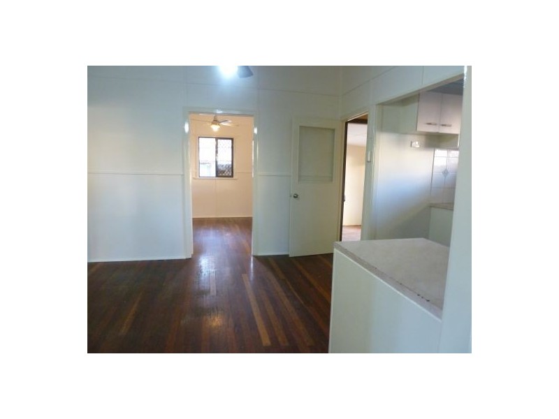 10 Larsen Street, Urangan QLD 4655