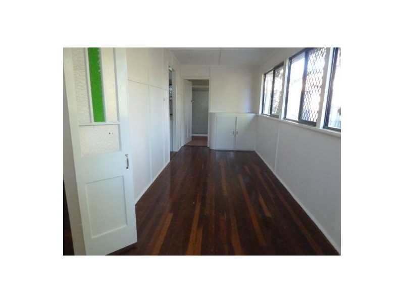 10 Larsen Street, Urangan QLD 4655