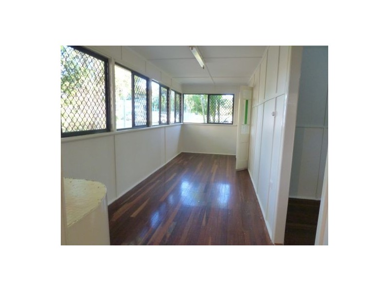 10 Larsen Street, Urangan QLD 4655