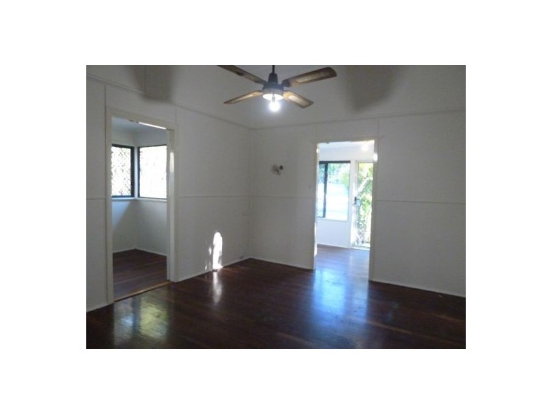 10 Larsen Street, Urangan QLD 4655