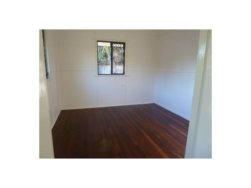 10 Larsen Street, Urangan QLD 4655