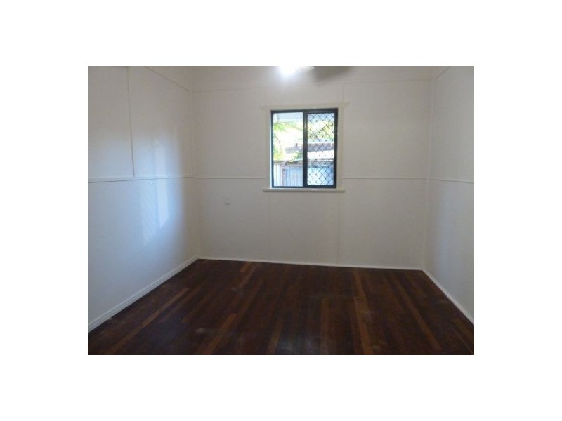 10 Larsen Street, Urangan QLD 4655