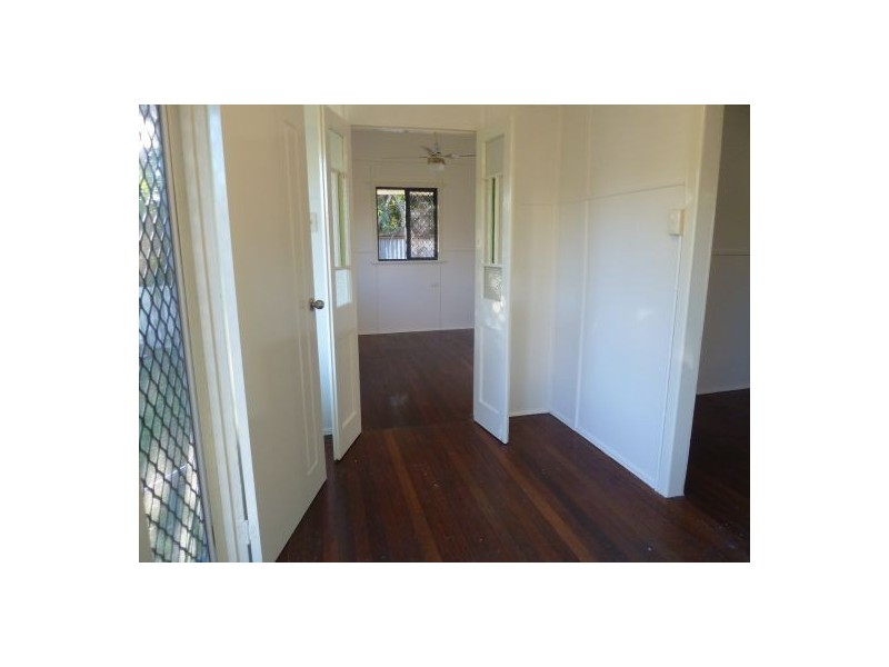 10 Larsen Street, Urangan QLD 4655