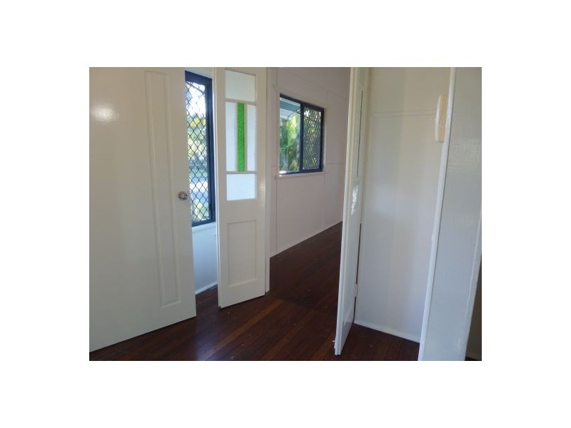 10 Larsen Street, Urangan QLD 4655