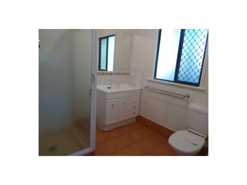 10 Larsen Street, Urangan QLD 4655