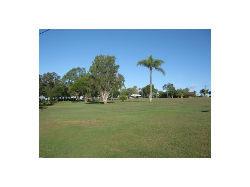 10 Larsen Street, Urangan QLD 4655