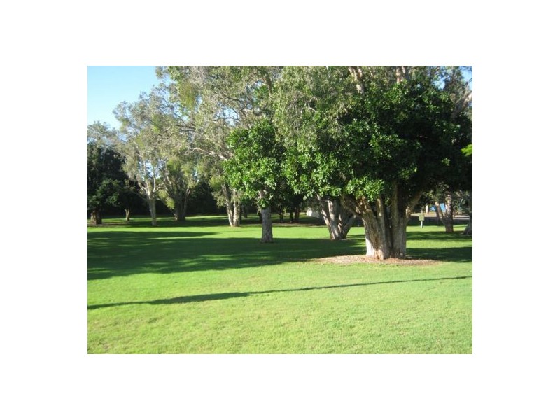 10 Larsen Street, Urangan QLD 4655