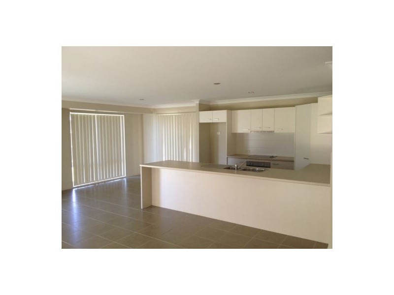 6 Parklink Ave East, Wondunna QLD 4655