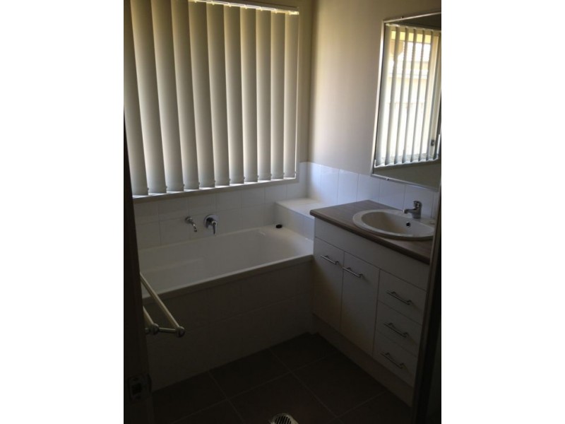 6 Parklink Ave East, Wondunna QLD 4655