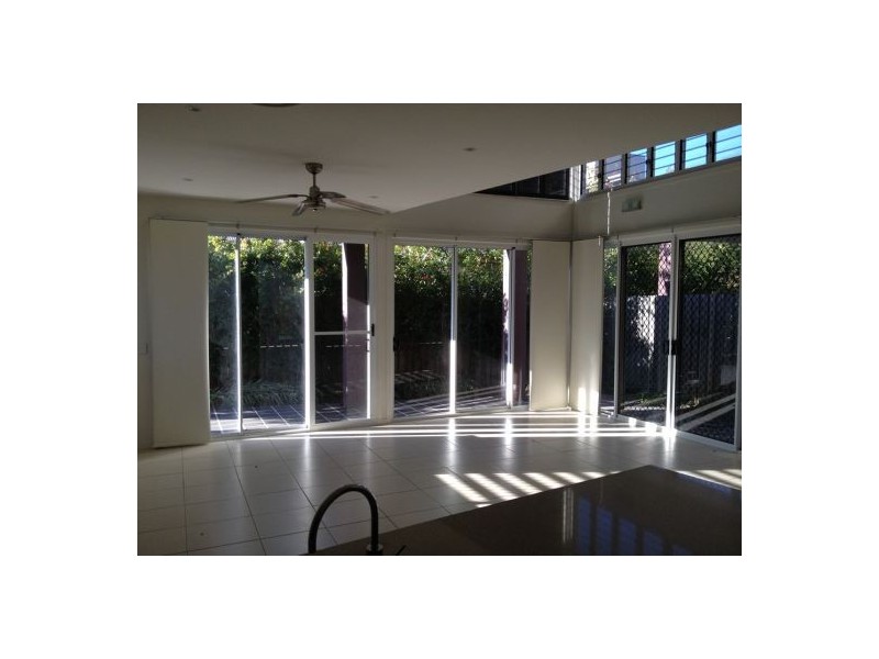 1/8 Hervey Street, Scarness QLD 4655