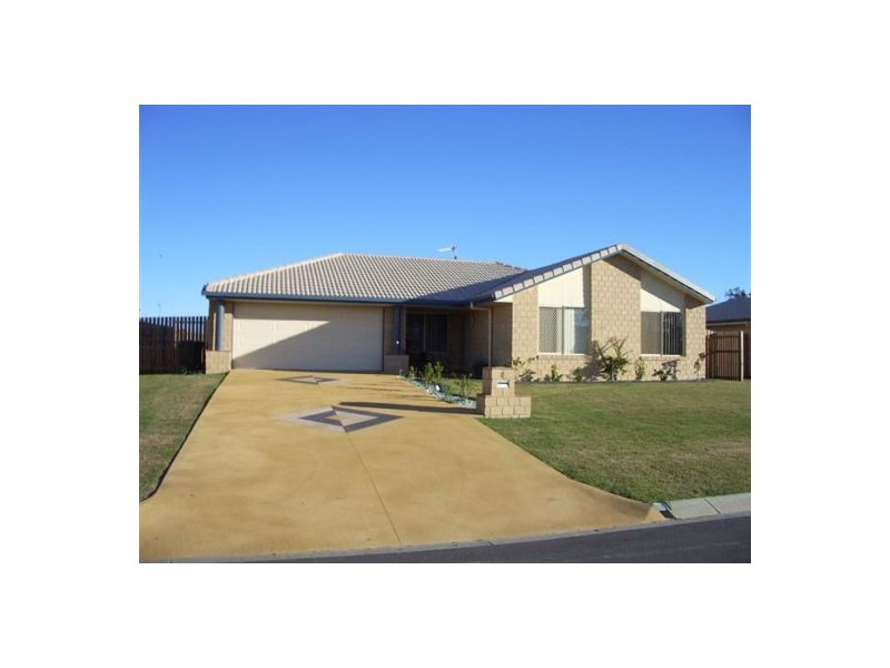 4 Pharlap Crt, Point Vernon QLD 4655
