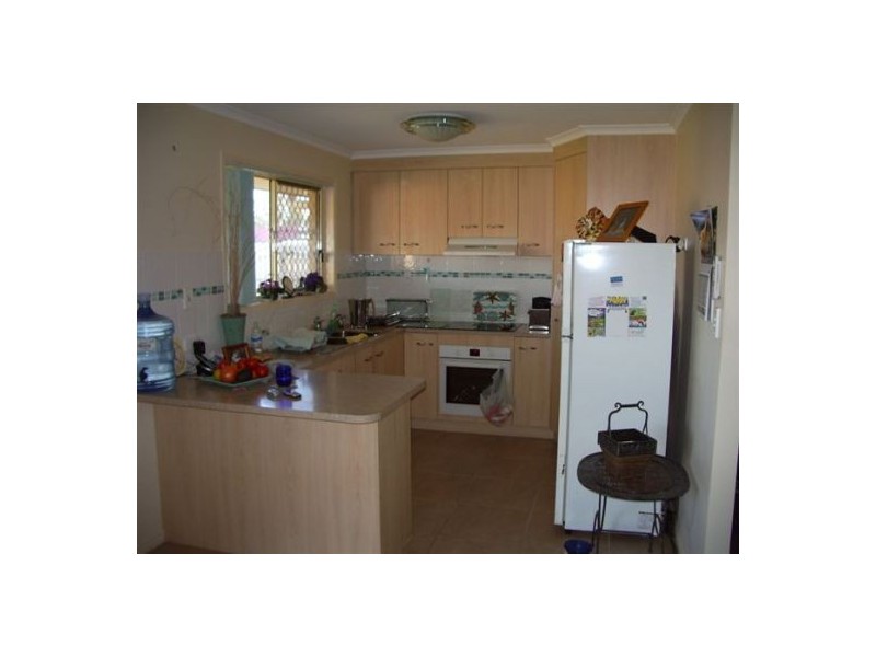 4 Pharlap Crt, Point Vernon QLD 4655