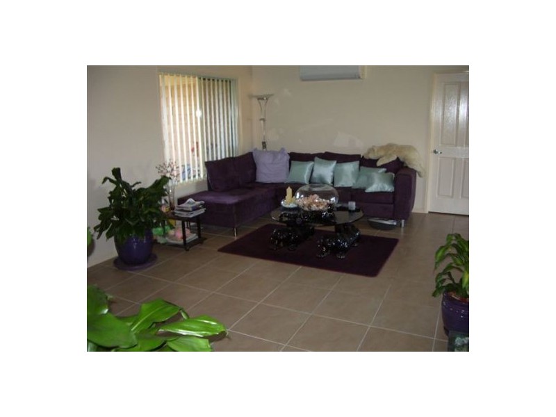 4 Pharlap Crt, Point Vernon QLD 4655