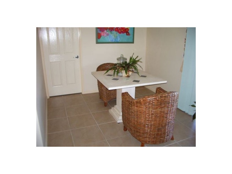 4 Pharlap Crt, Point Vernon QLD 4655