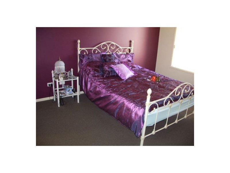 4 Pharlap Crt, Point Vernon QLD 4655