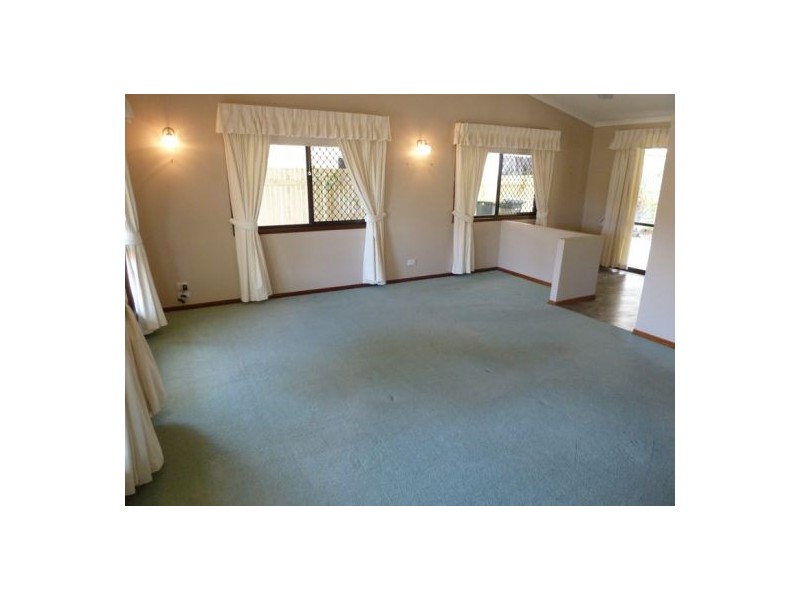 4 William Street, Urangan QLD 4655