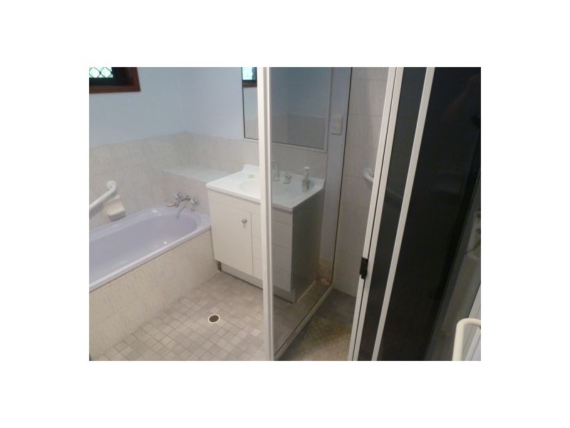 4 William Street, Urangan QLD 4655