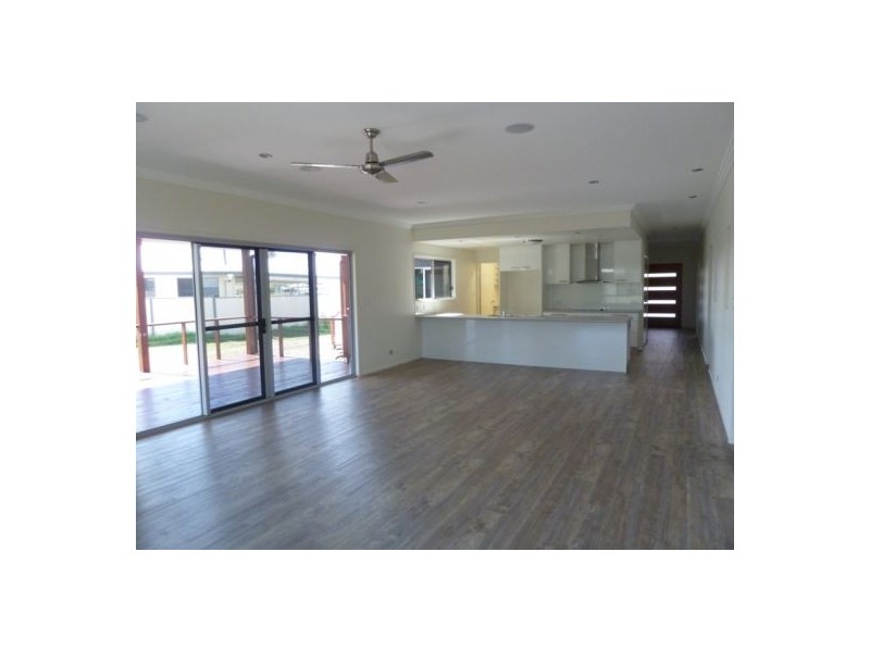 17 Pier, Urangan QLD 4655